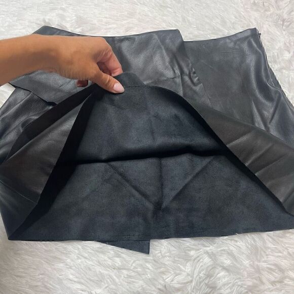 Zara Black Faux Leather A-Line Mini Skirt Ruffle Size Medium NEW with Tag - Picture 3 of 10